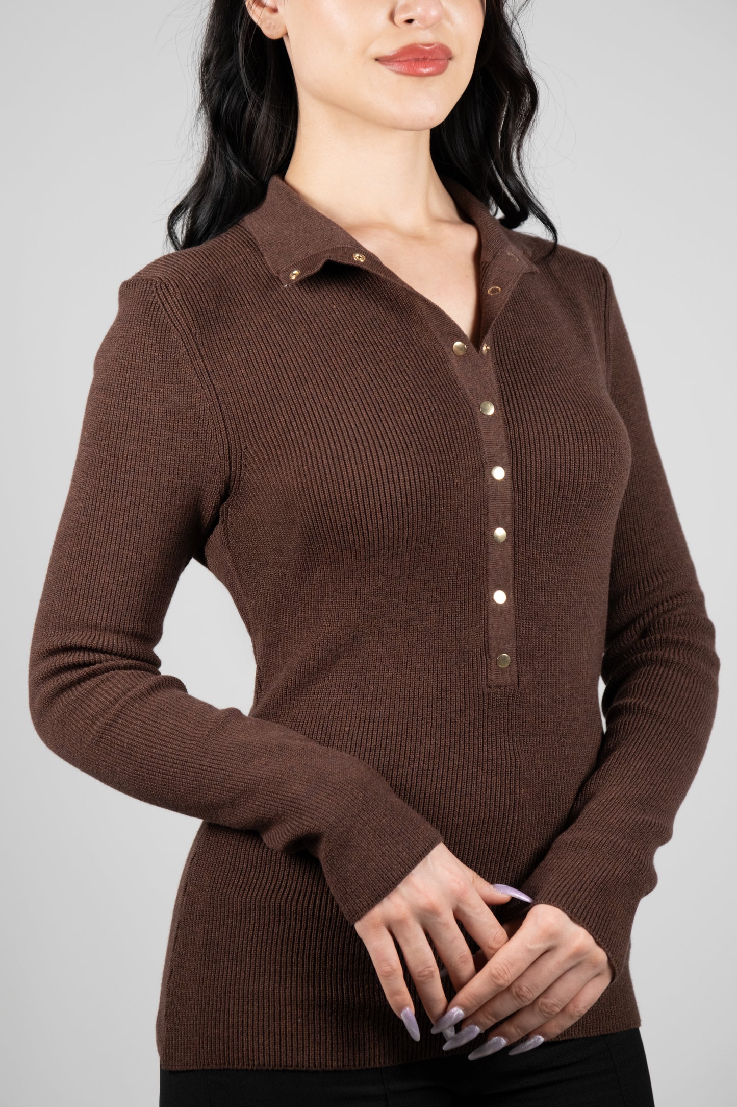 Çıtçıtlı Boğazlı Kahverengi Triko Kazak