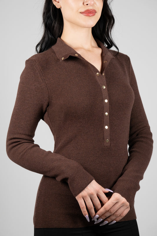 Çıtçıtlı Boğazlı Kahverengi Triko Kazak